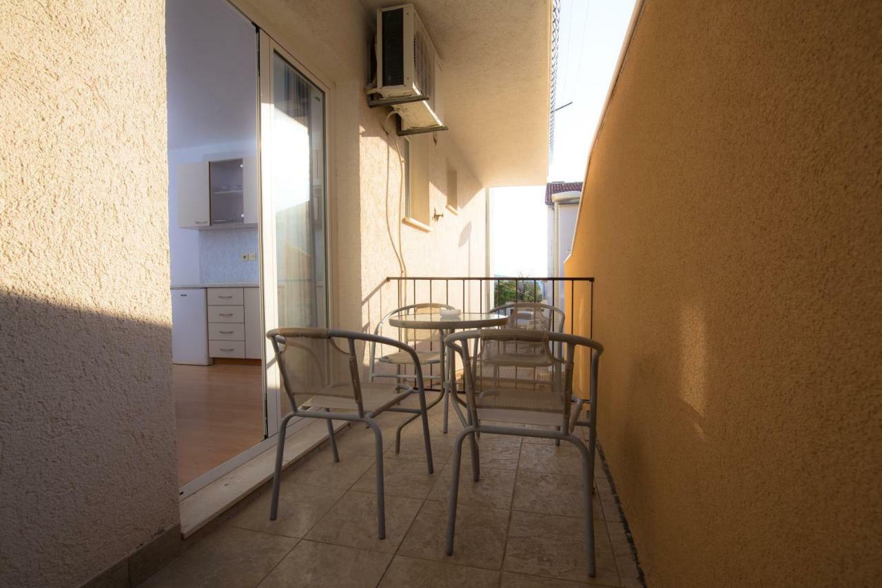 Dagulo Primošten Exterior foto